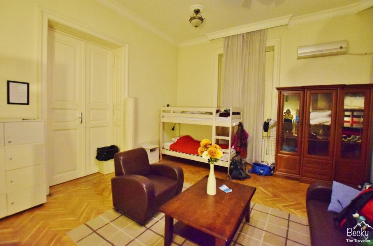 Friends Hostel & Apartments Будапешт Экстерьер фото